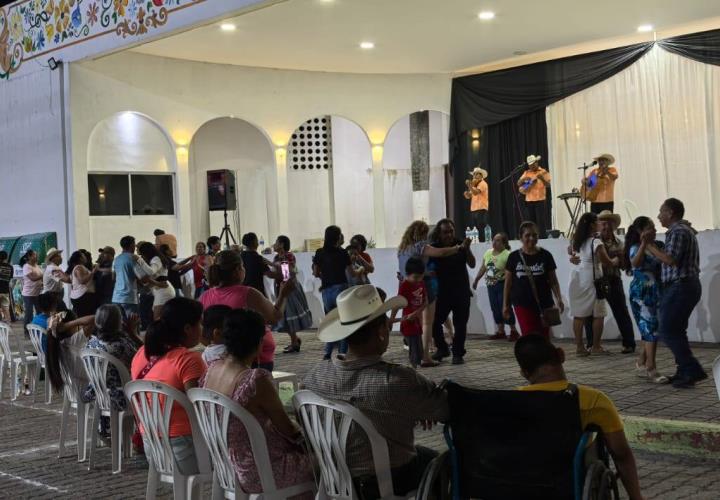 Piden instalar tarimas para domingos de huapango