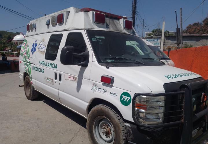 Golpean a sujeto en Tampacán; acusan a policías municipales