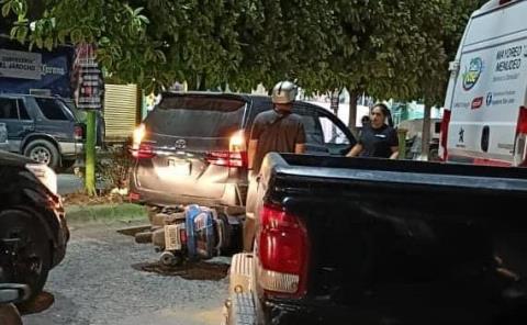 Motociclista impactó contra camioneta
