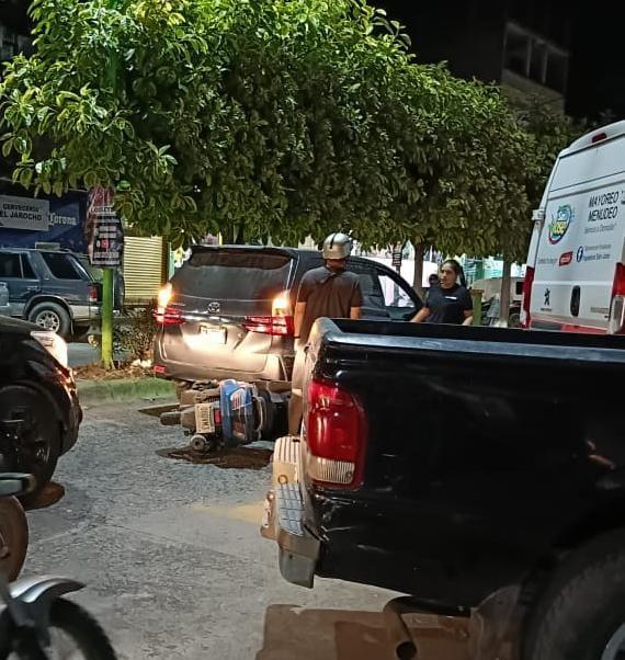 Motociclista impactó contra camioneta