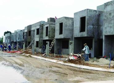 Casas Infonavit por 100 puntos