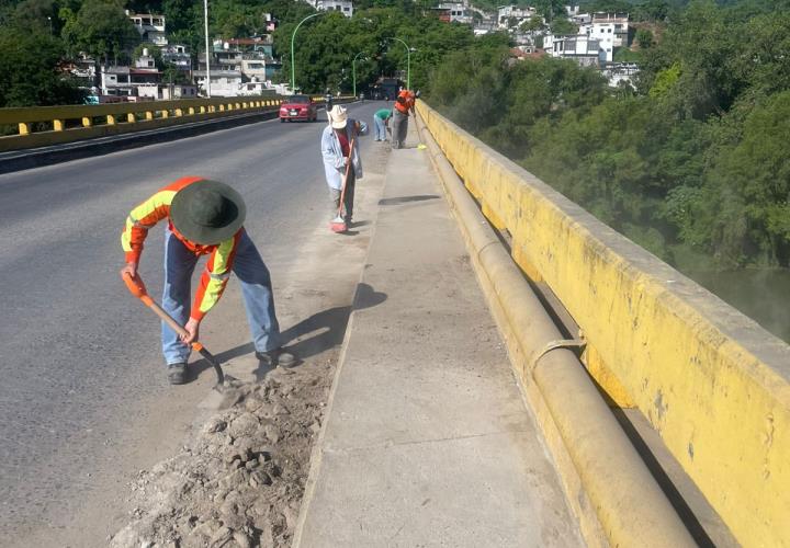Refuerzan limpieza en zonas clave de la ciudad