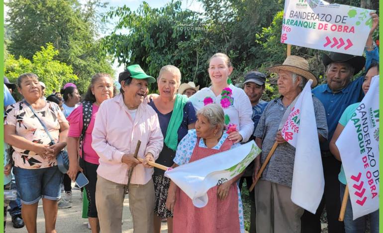 Arranca presidenta de Matlapa obra de apertura de calle en Tlamaxac