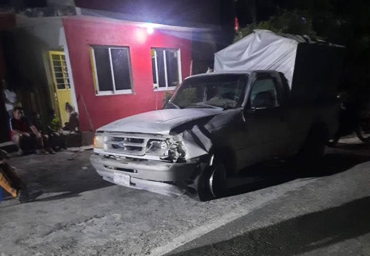 Roca aplastó vehículo en El Platanito