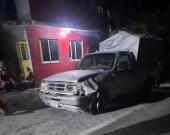 Rocas impactaron a una camioneta