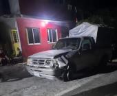 Rocas impactaron a una camioneta