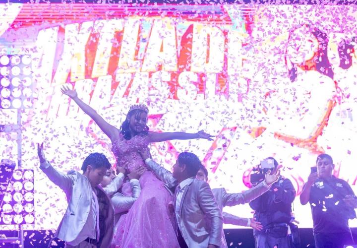 La noche en que Axtla brilló con el corazón... los XV de Isela