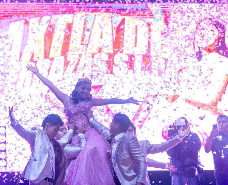 La noche en que Axtla brilló con el corazón... los XV de Isela La noche en que Axtla brilló con el corazón... los XV de Isela