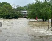 Inesperado incremento en el nivel del río Axtla durante la madrugada
