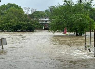 Inesperado incremento en el nivel del río Axtla durante la madrugada