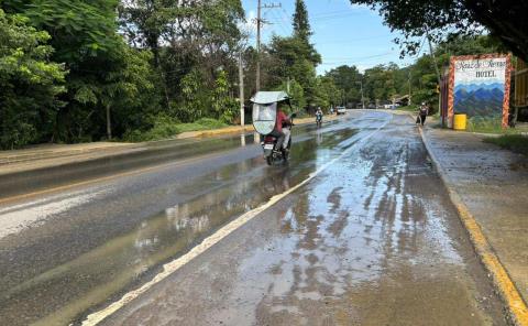 Continúa el problema de encharcamientos en la carretera federal México-Laredo