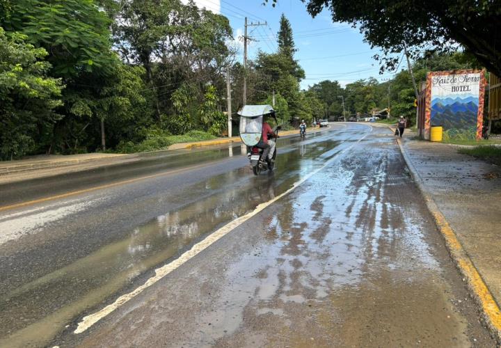 Continúa el problema de encharcamientos en la carretera federal México-Laredo