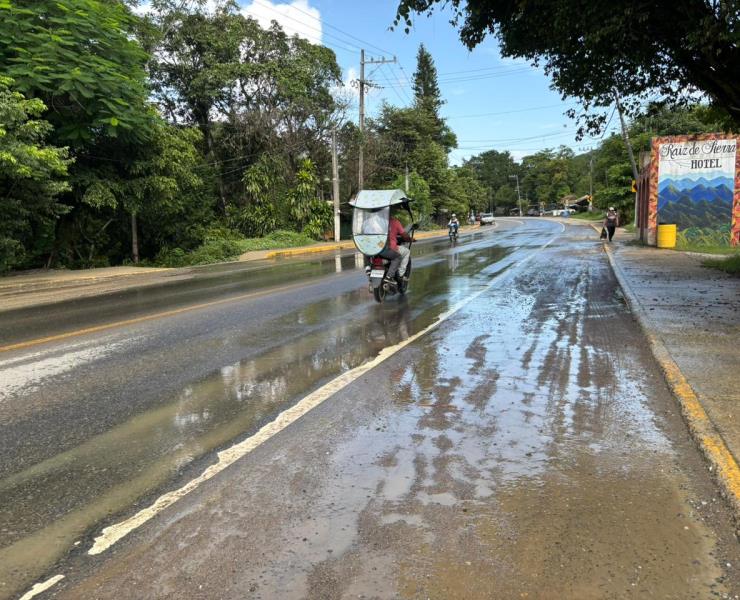 Continúa el problema de encharcamientos en la carretera federal México-Laredo