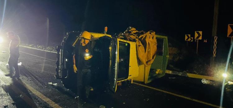 VOLCÓ CAMIONETA VOLCÓ CAMIONETA