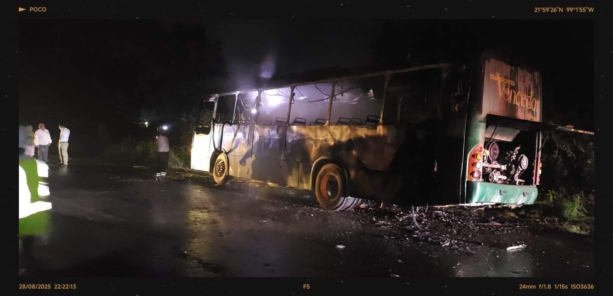 SE INCENDIÓ OTRO AUTOBÚS