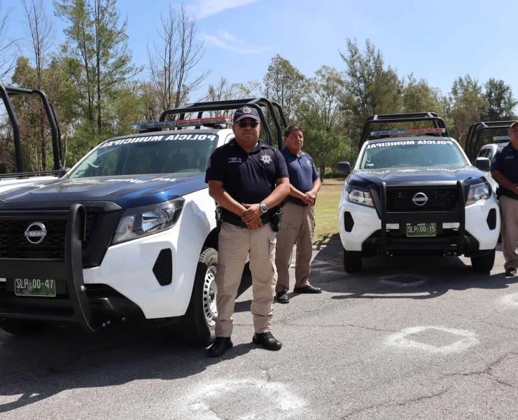 Refuerza la seguridad en Axtla con entrega de patrullas
