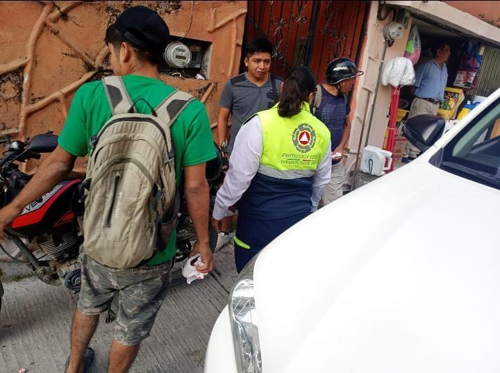Motociclista y ciclista se impactan en callejón Zoyotla