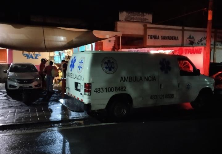 Madre e hija resultan heridas en accidente