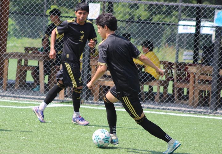 Huastecos FC goleó a Carnicería la UVA 10 a 1 en fut 7 de Trivela