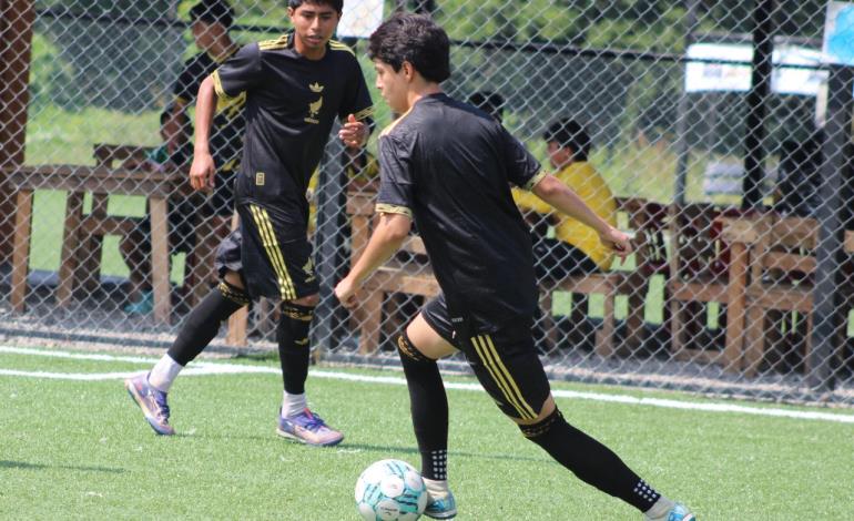 Huastecos FC goleó a Carnicería la UVA 10 a 1 en fut 7 de Trivela