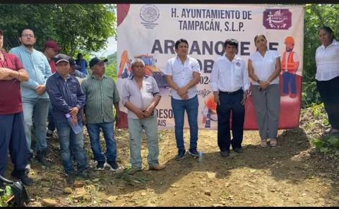 Amagan con amarrarlo; huye edil de Morena