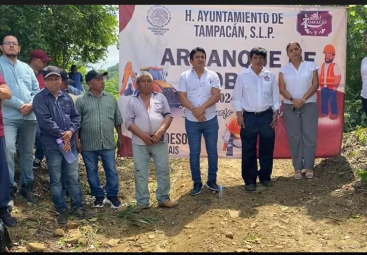 Amagan con amarrarlo; huye edil de Morena