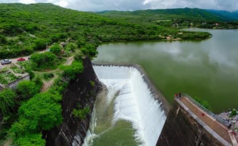 Presa Zimapán al tope; activan protocolos en municipios 
