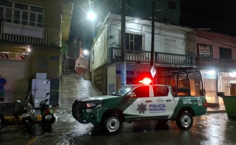 Pareja detenida por vender droga     
