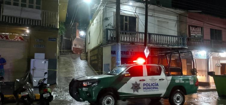 Pareja detenida por vender droga Pareja detenida por vender droga