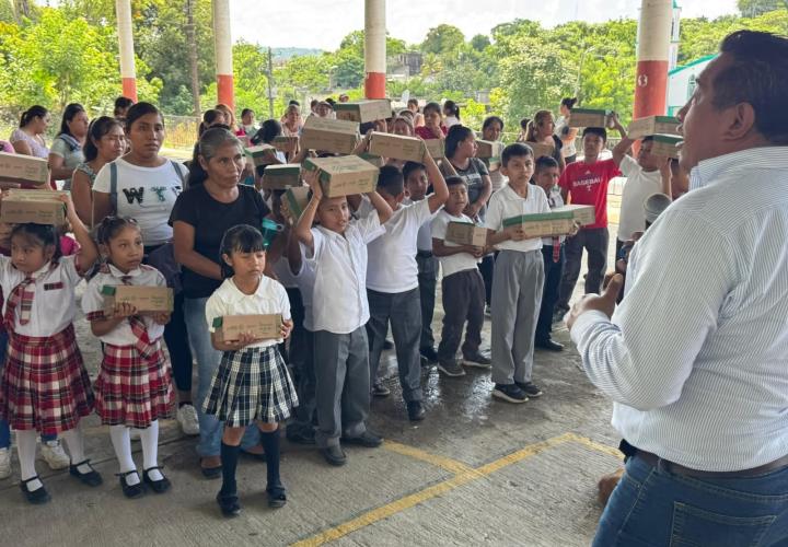 Zona urbana y rural reciben apoyo escolar