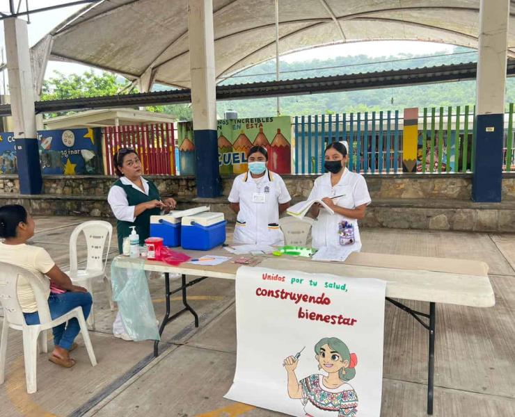 Instala IMSS módulos de vacunación