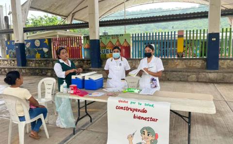 Instala IMSS módulos de vacunación