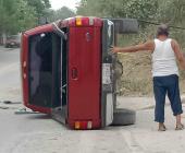 VOLCÓ UNA CAMIONETA      