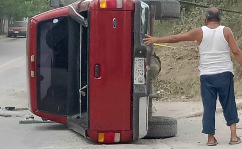 VOLCÓ UNA CAMIONETA      
