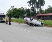 VOLCÓ COCHE DE UNA PAREJA                