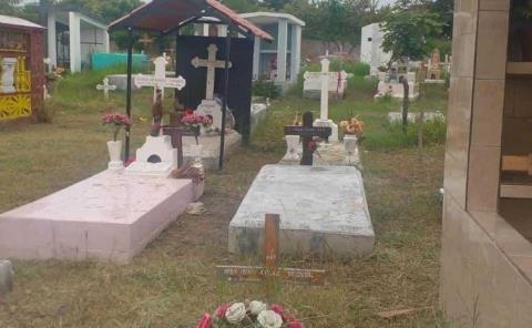 Cementerio está al borde del colapso
