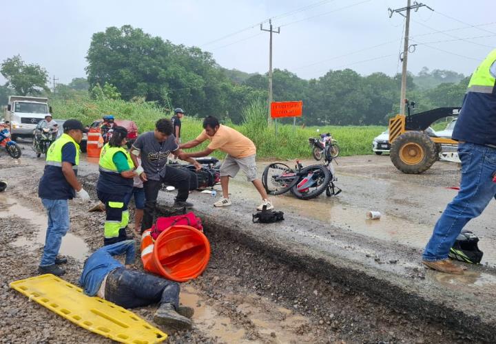 Dos heridos en choque de motocicletas en Tamazunchale