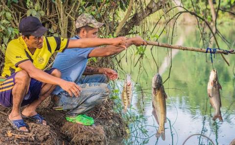 Pescadores van al río Moctezuma por peces

