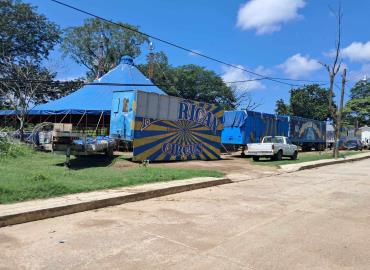 Inunda arroyo circo en Tampacán; acusan presunta negligencia del alcalde