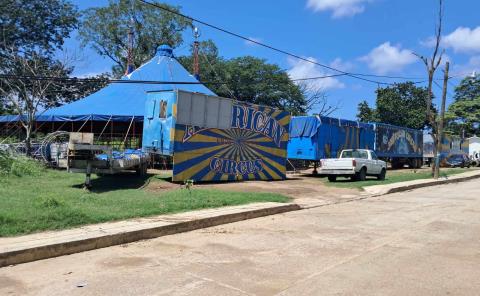 Inunda arroyo circo en Tampacán; acusan presunta negligencia del alcalde