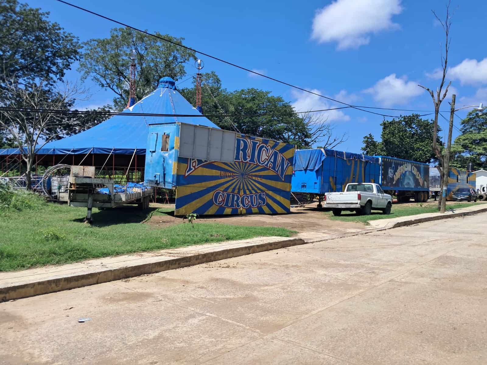 Inunda arroyo circo en Tampacán; acusan presunta negligencia del alcalde