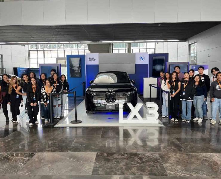 Futuros mercadólogos  estuvieron en la BMW
