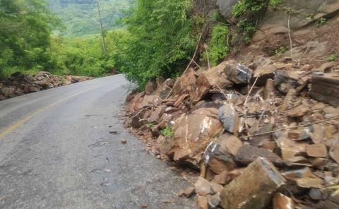Trayecto a Tamán, peligrosa zona de derrumbes