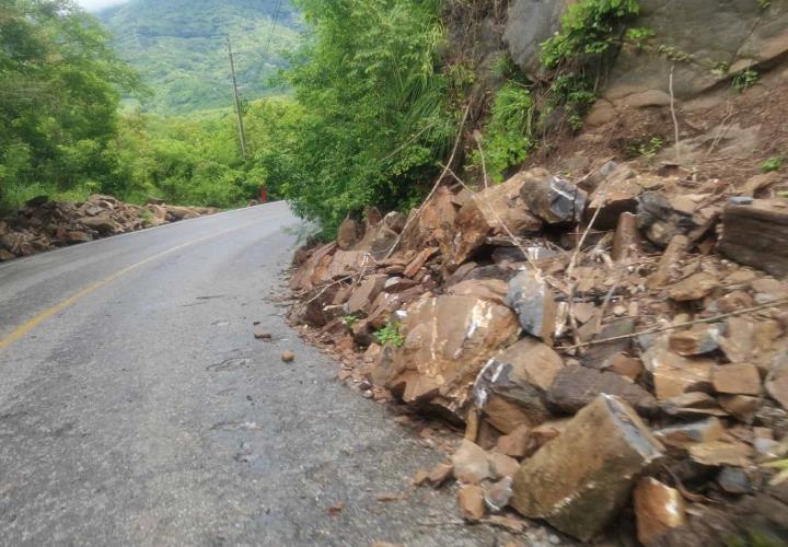 Trayecto a Tamán, peligrosa zona de derrumbes