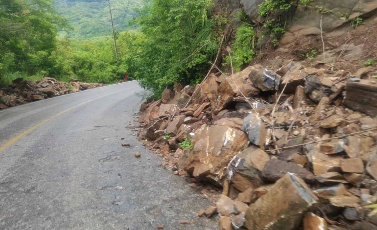 Trayecto a Tamán, peligrosa zona de derrumbes