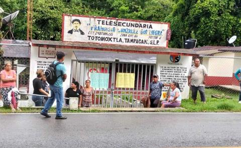 Docente y funcionaria 4T... pero no va a trabajar; revienta molestia en Tampacán