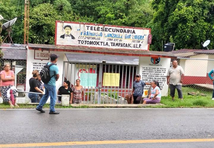 Docente y funcionaria 4T... pero no va a trabajar; revienta molestia en Tampacán