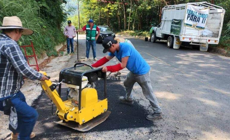 Rehabilitan caminos en la zona Huasteca