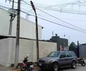 ´Peligroso´ poste en calle Aztecas 
