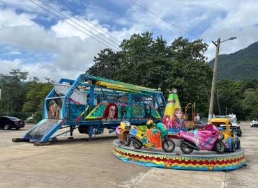 Llegan juegos mecánicos a Matlapa para celebrar Fiestas Patrias